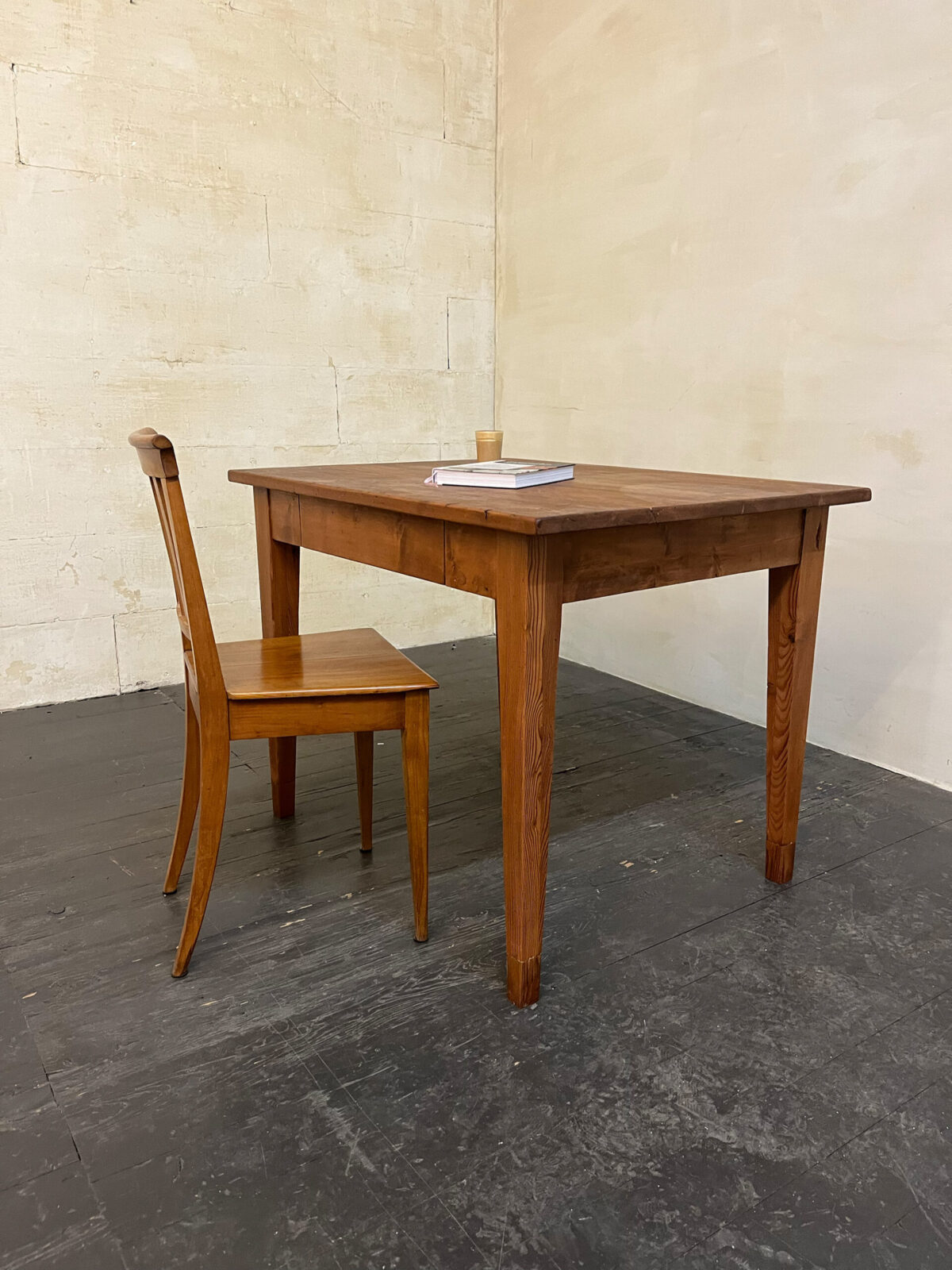 3 Biedermeiertisch, Tannenholz, um 1860, aus Graubünden 